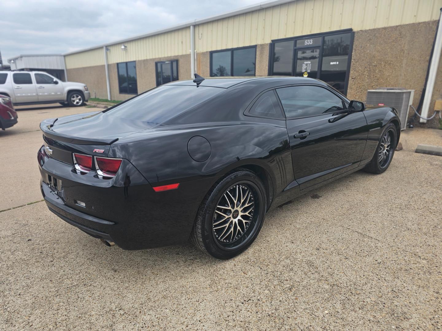 2013 BLACK /BLACK Chevrolet Camaro Coupe 2LT (2G1FC1E33D9) with an 3.6L V6 DOHC 24V FFV engine, 6-Speed Automatic transmission, located at 533 S Seven Points BLVD, Seven Points, TX, 75143, (430) 255-4030, 32.313999, -96.209351 - Photo#2